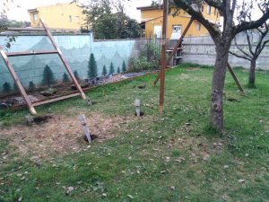 Casita de madera con columpio